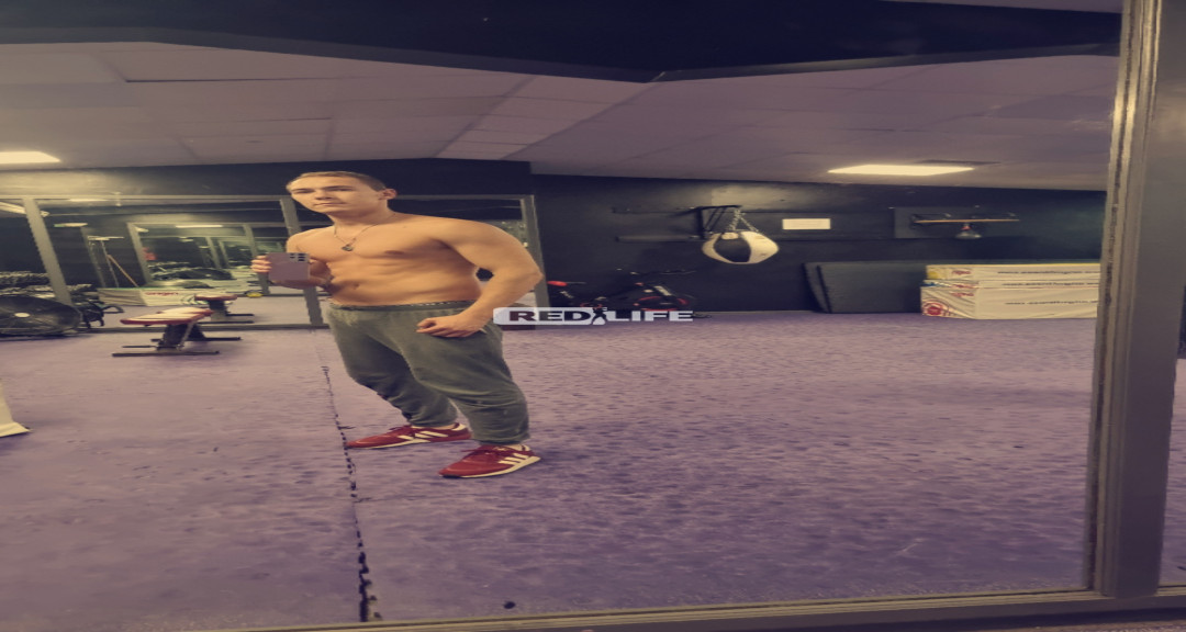 Hi,&nbsp;I'm available for porn shooting