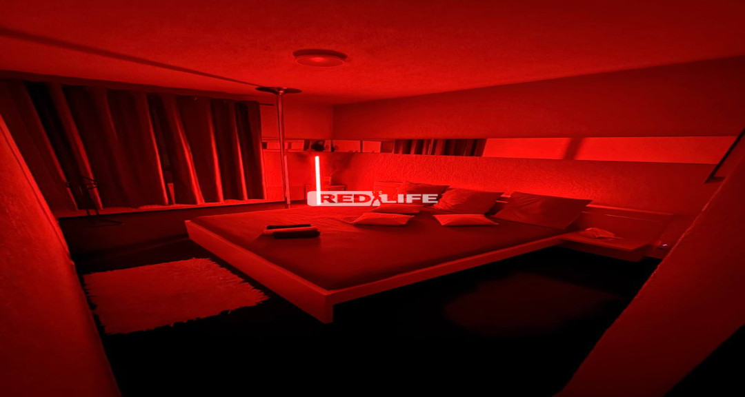 Nabiz&iacute;me k pron&aacute;jmu pokoje 5.min